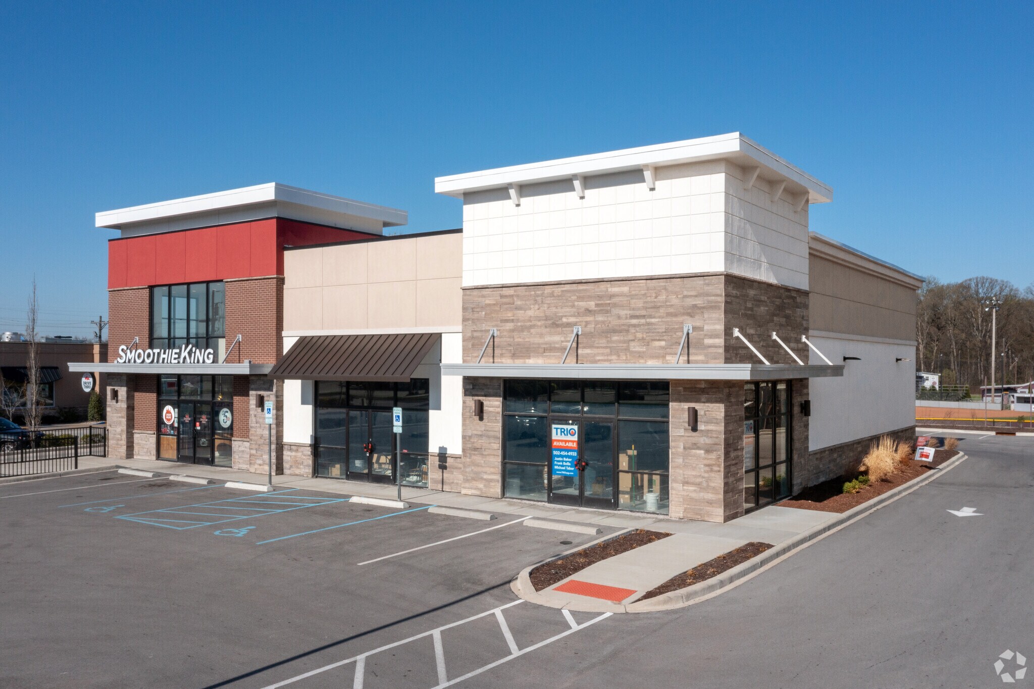 5210 Dixie Hwy, Louisville, KY à louer Photo de l’immeuble– Image 1 sur 9