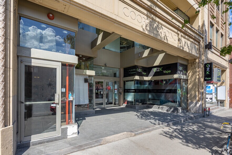 3981 Boul Saint-Laurent, Montréal, QC à louer - Photo de l’immeuble – Image 3 sur 4