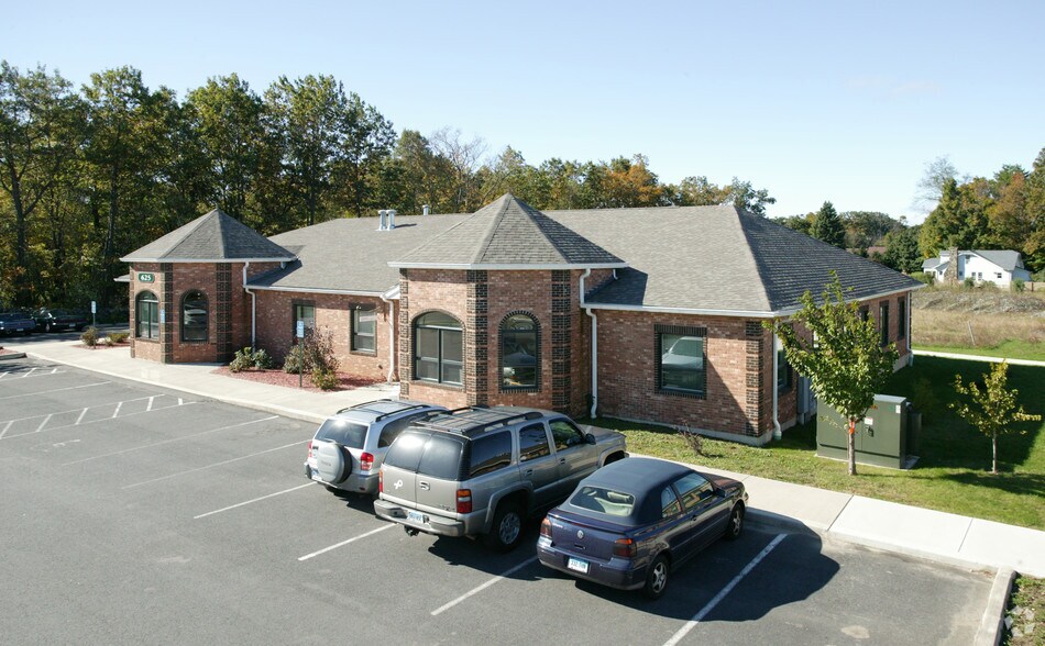 625 Clark Ave, Bristol, CT à vendre - Photo de l’immeuble – Image 2 sur 15
