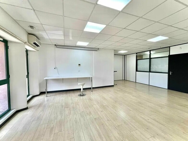 Bureau dans Mandelieu-la-Napoule à louer - Photo de l’immeuble – Image 3 sur 5