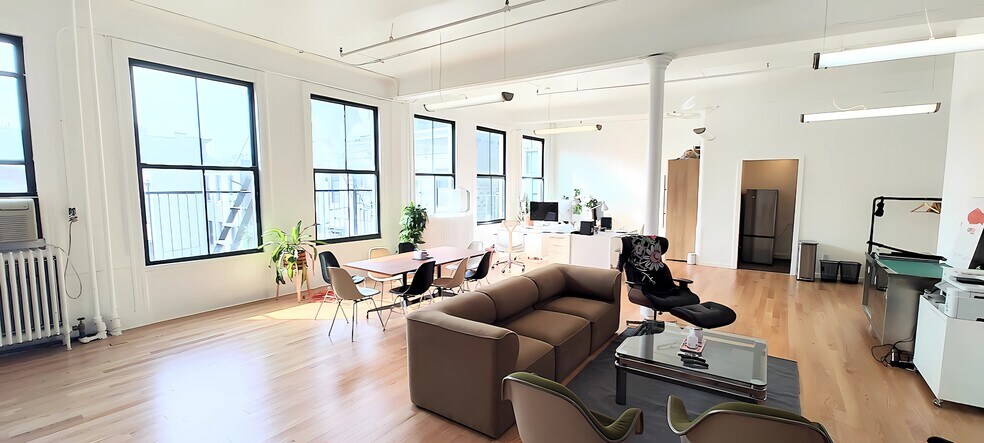 863 Manhattan Ave, Brooklyn, NY à louer - Photo de l’immeuble – Image 2 sur 21