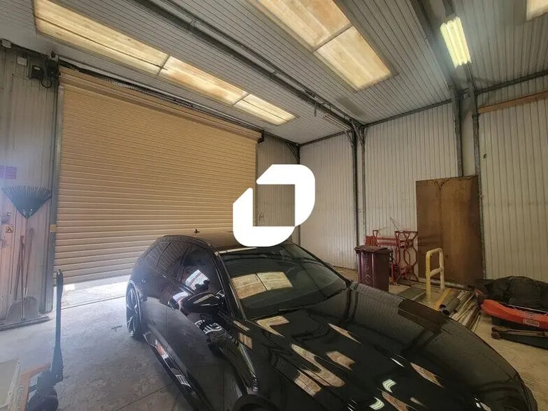 Local d’activités dans Ballainvilliers à louer - Photo de l’immeuble – Image 3 sur 11