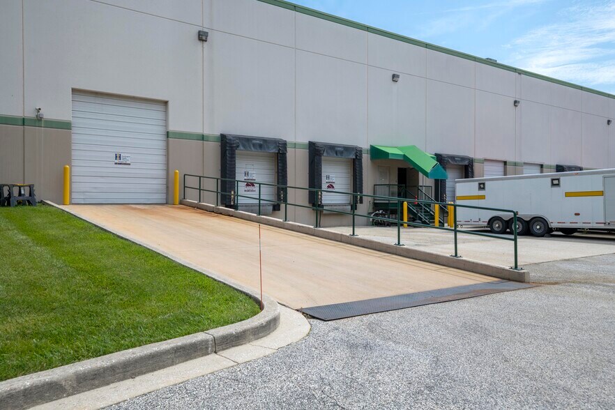 1304 Continental Dr, Edgewood, MD à louer - Photo de l’immeuble – Image 2 sur 16