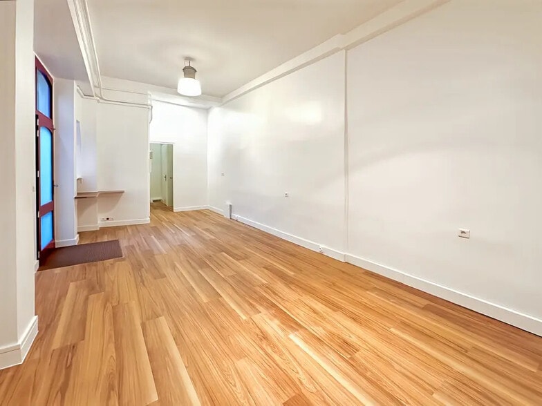 Bureau dans Paris à louer - Photo de l’immeuble – Image 2 sur 5