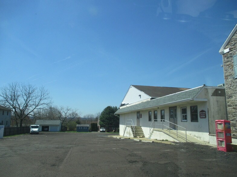 313 Main St, Red Hill, PA à louer - Photo de l’immeuble – Image 3 sur 30