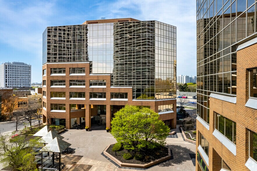 2005 Sheppard Ave E, Toronto, ON à louer - Photo de l’immeuble – Image 2 sur 7