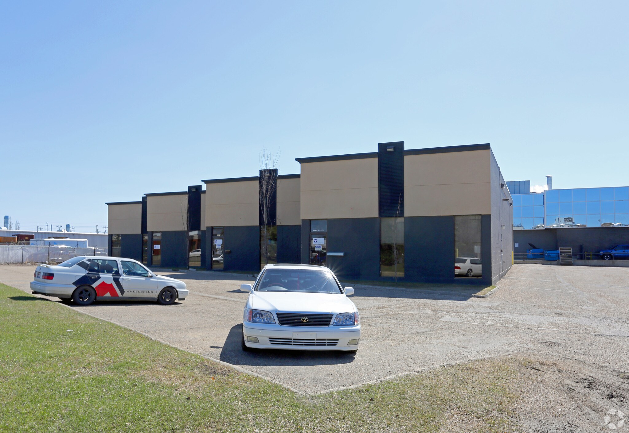 9635-9641 54th Ave NW, Edmonton, AB à louer Photo principale– Image 1 sur 8