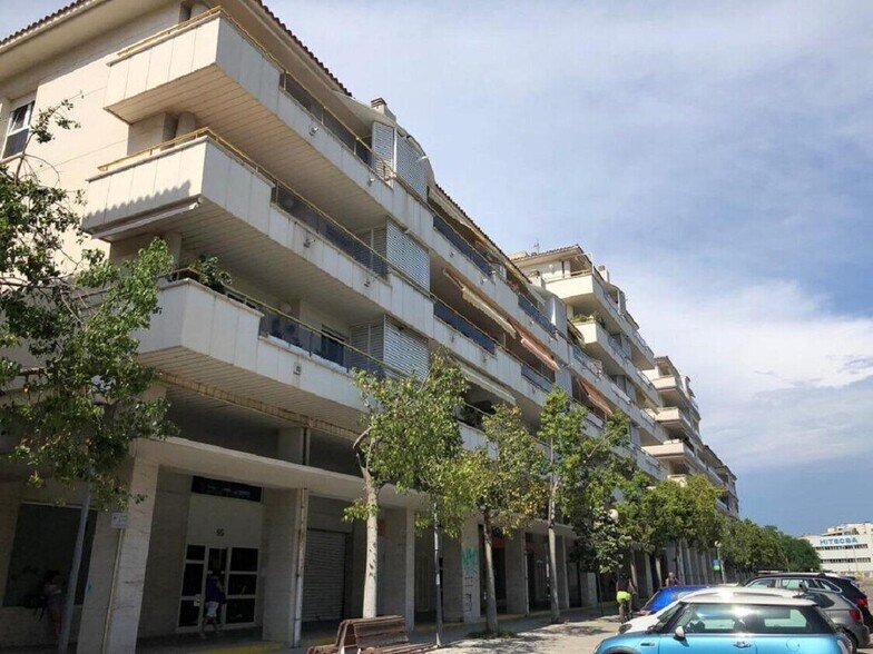 Immeuble residentiel dans Vilanova i la Geltrú, Barcelona à vendre - Photo de l’immeuble – Image 2 sur 7