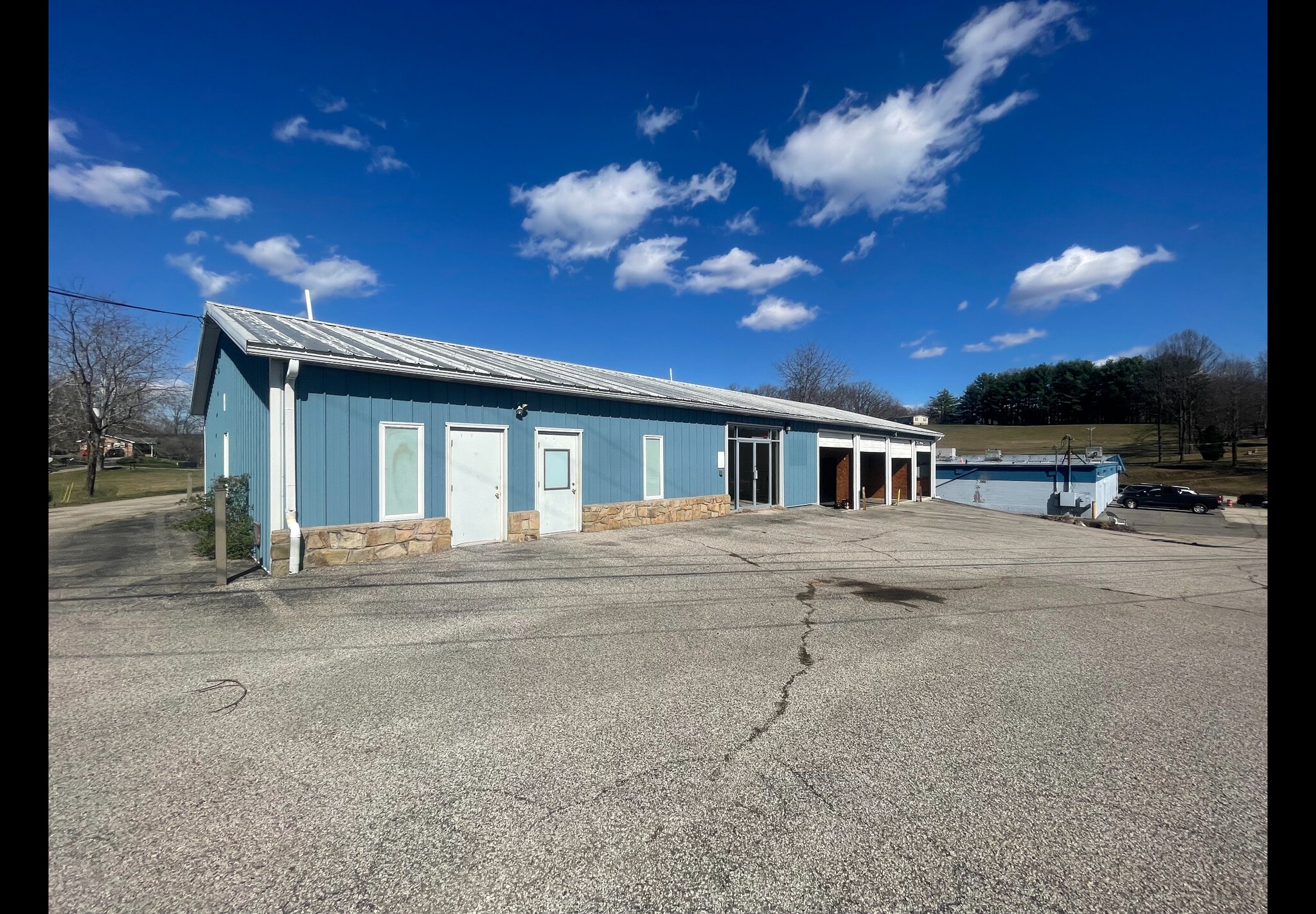 6417 Sissonville Dr, Charleston, WV à vendre Photo de l’immeuble– Image 1 sur 17