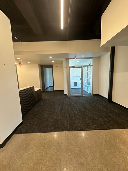 815-843 N 98th St, Omaha, NE à louer - Photo intérieure – Image 3 sur 15