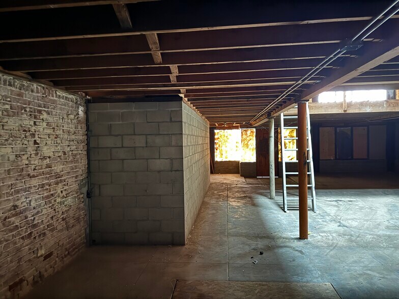 530 E 4th St, Long Beach, CA à vendre - Photo intérieure – Image 3 sur 6