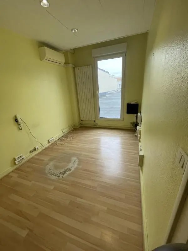 Plus de détails pour Local commercial à vendre