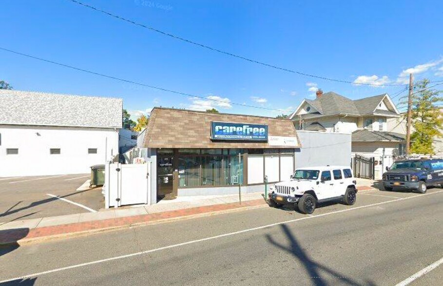 199 Merrick Rd, Lynbrook, NY à vendre - Photo principale – Image 1 sur 1
