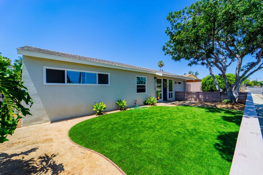 4190 Clairemont Dr, San Diego, CA à vendre - Photo principale – Image 1 sur 17