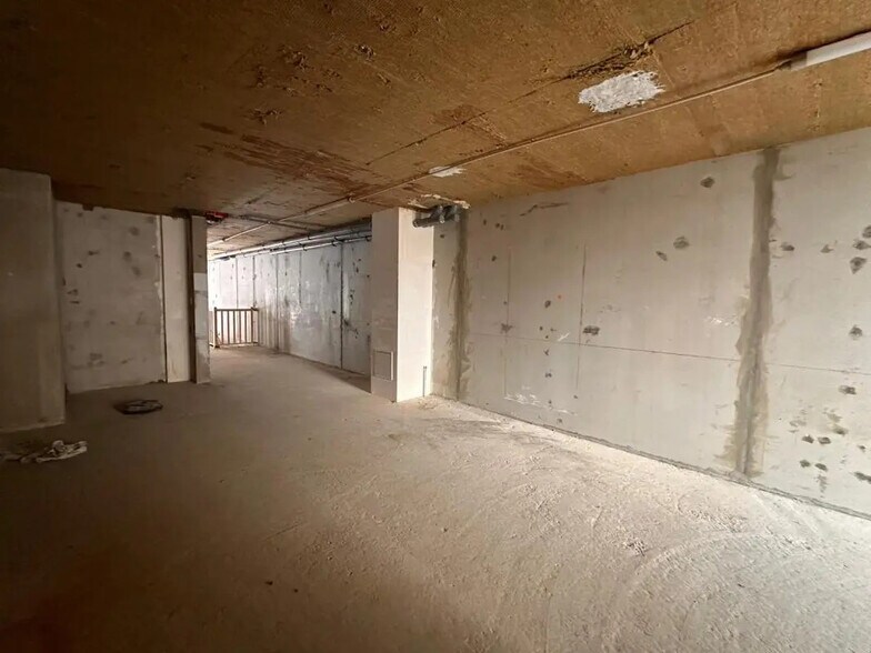 Local commercial dans Paris à louer - Photo de l’immeuble – Image 3 sur 7