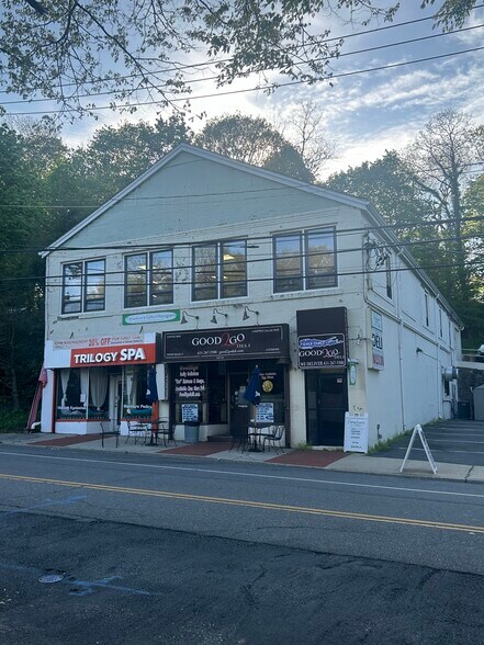 147 Woodbury Rd, Huntington, NY à vendre - Photo de l’immeuble – Image 1 sur 12