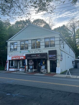 Plus de détails pour 147 Woodbury Rd, Huntington, NY - Local commercial à vendre