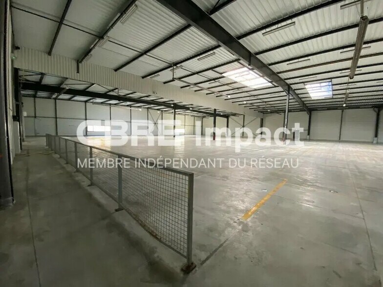 Local d'activités dans Longvic à vendre - Photo de l’immeuble – Image 2 sur 12