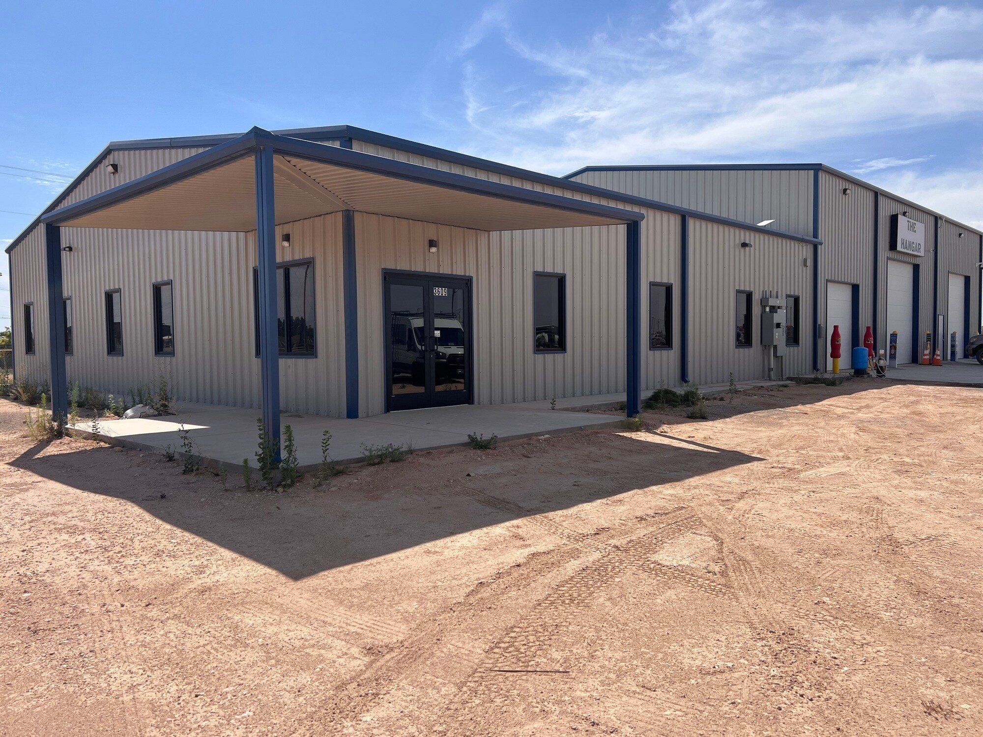 3609 S County 1232 Rd, Midland, TX à louer Photo de l’immeuble– Image 1 sur 23
