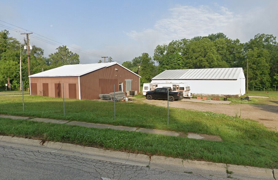 402 S Oak St, Buchanan, MI à louer - Photo de l’immeuble – Image 2 sur 4