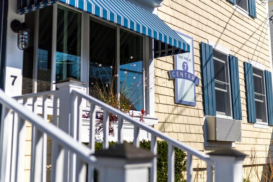 7 Central St, Provincetown, MA à vendre - Photo de l’immeuble – Image 2 sur 27