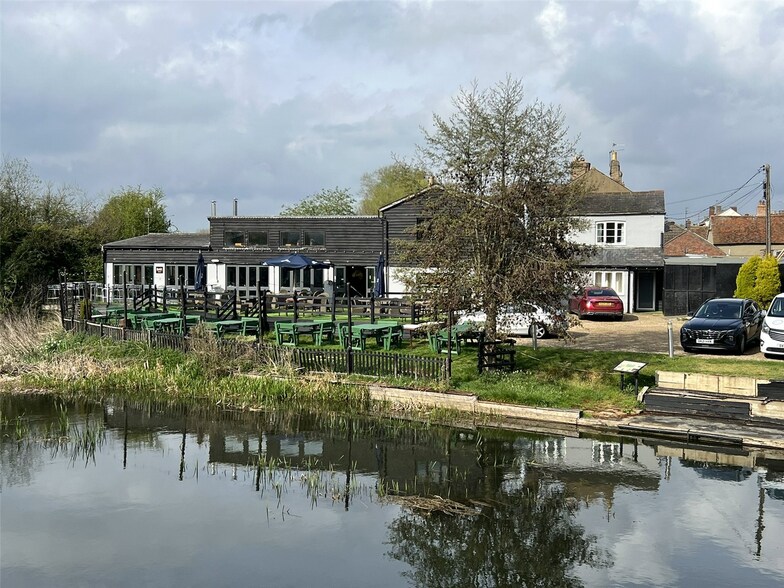Cross St, Sudbury à vendre - Photo principale – Image 1 sur 22