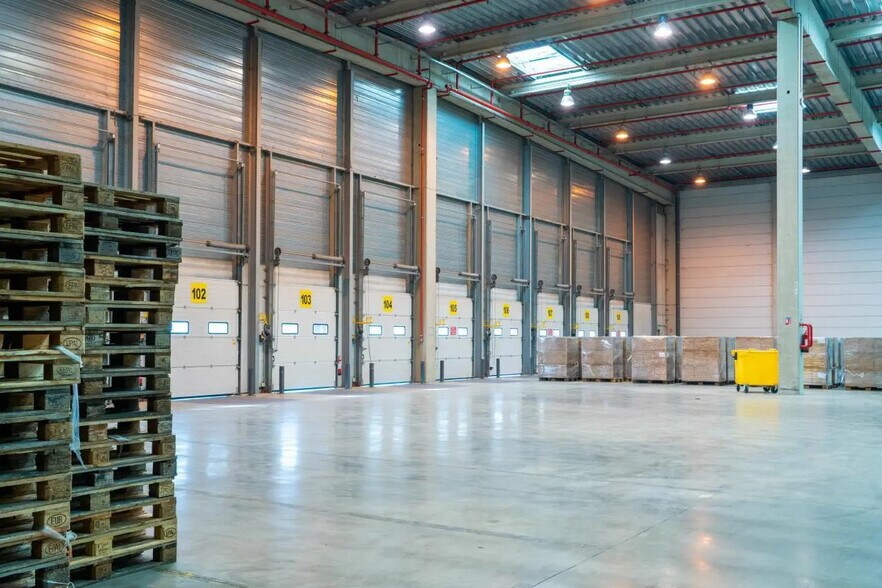 Industriel/Logistique dans Saint-Martin-de-Crau à louer - Photo de l’immeuble – Image 2 sur 18