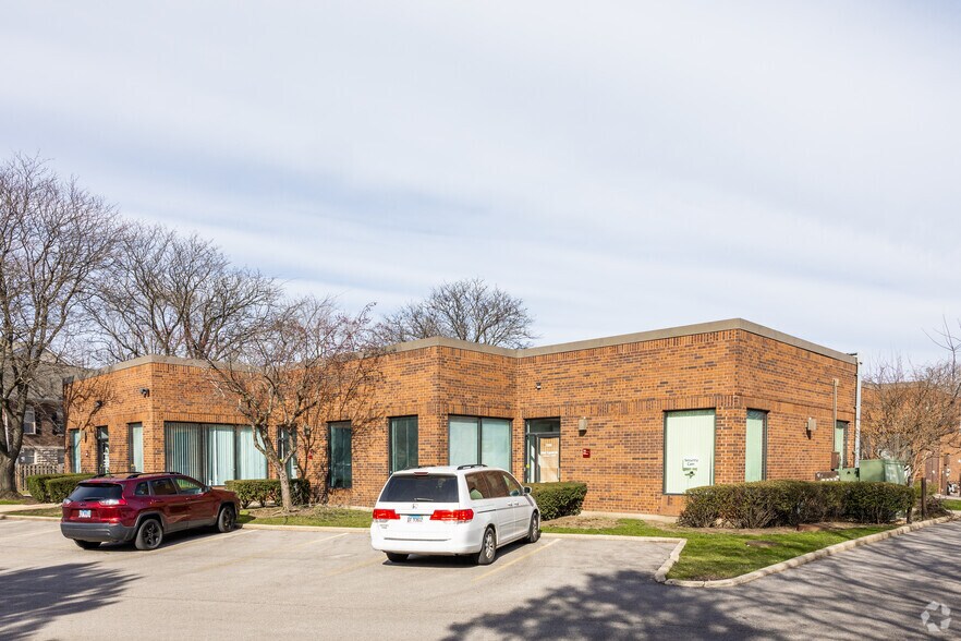 700-728 S Milwaukee Ave, Wheeling, IL à louer - Photo de l’immeuble – Image 1 sur 9