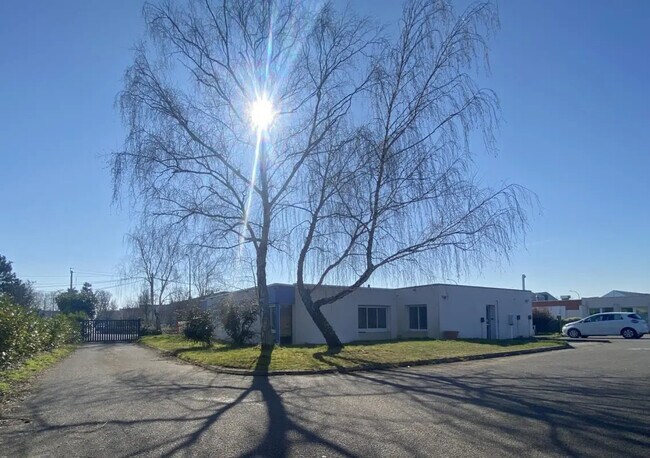 Plus de détails pour Bureau à louer