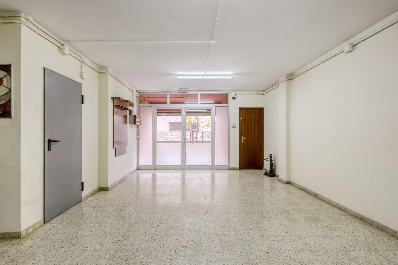 Figueres, GER 17600 - Lot - - - Photo intérieure - Image 2 of 24