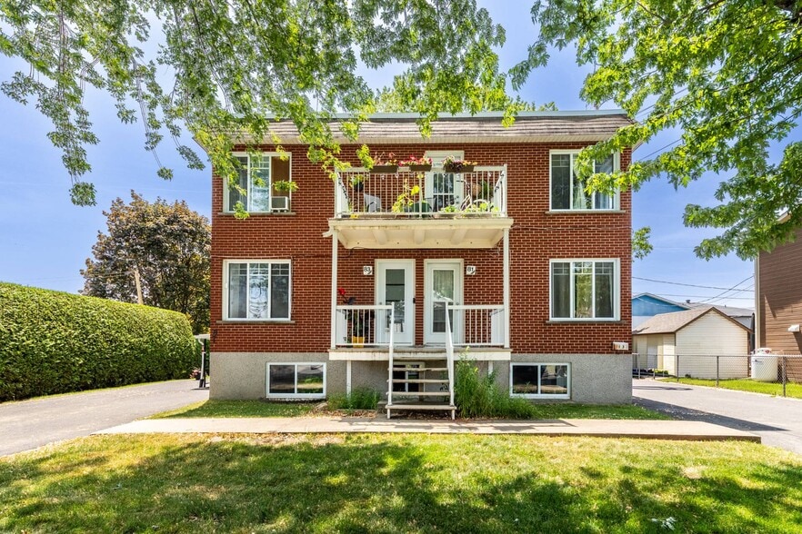 87 Rue Sénécal, Saint-jean-sur-richelieu, QC à vendre - Photo principale – Image 1 sur 17