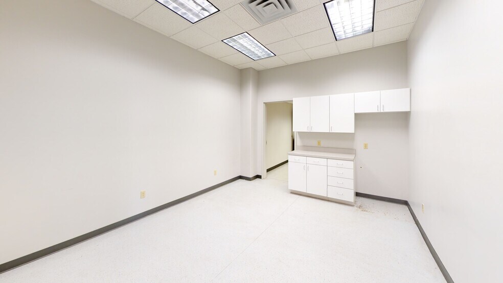 3225 Southview Dr, Elkhart, IN à vendre - Photo de l’immeuble – Image 3 sur 10