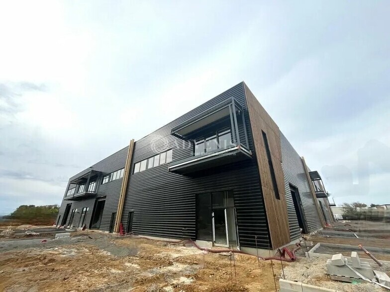 Route De Brie, La Queue-en-Brie à louer - Photo de l’immeuble – Image 3 sur 6