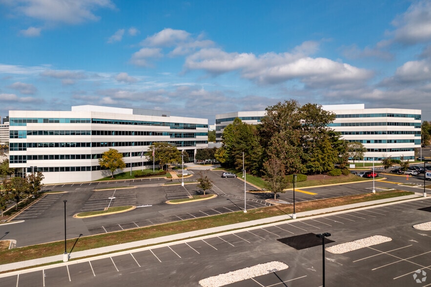 2001 Edmund Halley Dr, Reston, VA à louer - Photo de l’immeuble – Image 3 sur 16