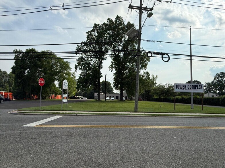 450 S Fellowship Rd, Maple Shade, NJ à louer - Photo de l’immeuble – Image 2 sur 7