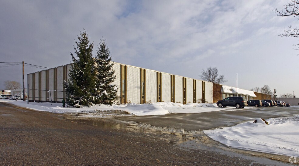 5111 Richmond Rd, Bedford Heights, OH à louer - Photo de l’immeuble – Image 1 sur 4