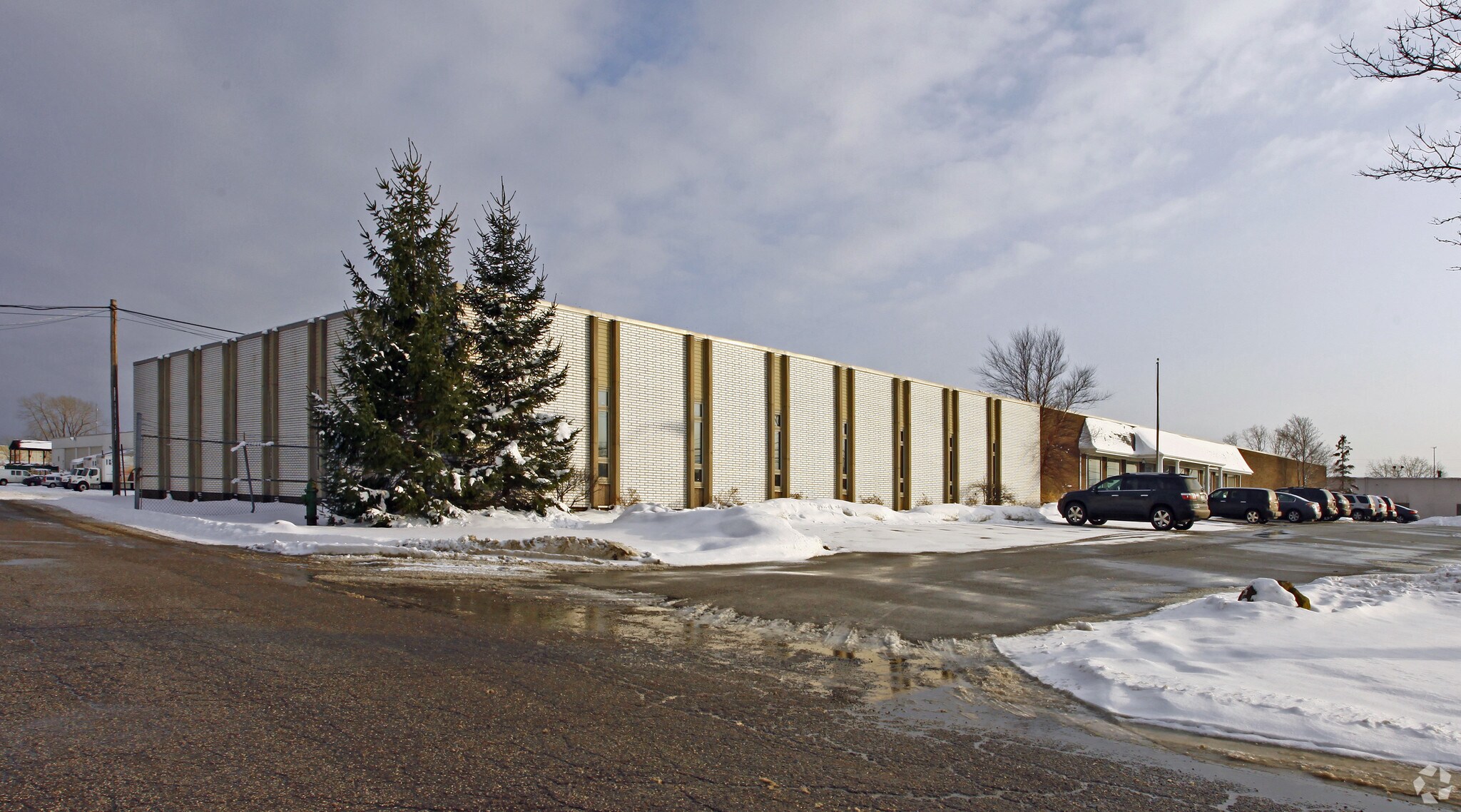 5111 Richmond Rd, Bedford Heights, OH à louer Photo de l’immeuble– Image 1 sur 5