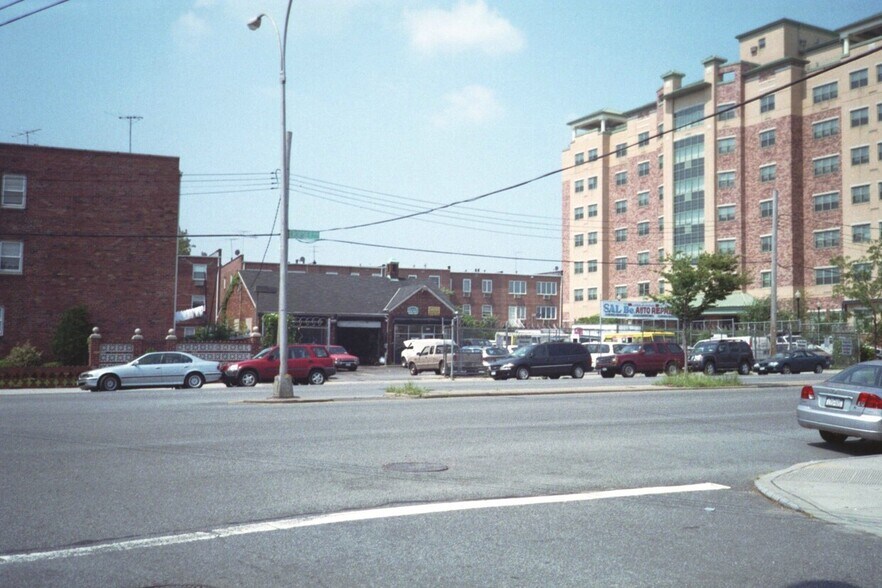 2342 Cropsey Ave, Brooklyn, NY à louer - Photo principale – Image 1 sur 5