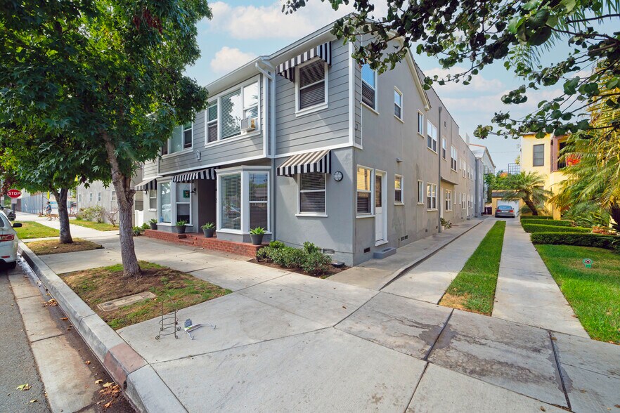 305 Coronado Ave, Long Beach, CA à vendre - Photo de l’immeuble – Image 2 sur 13