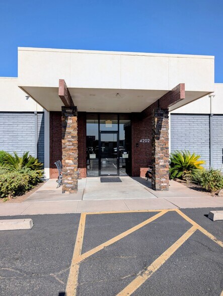 4202 E Raymond St, Phoenix, AZ à vendre - Photo de l’immeuble – Image 2 sur 14
