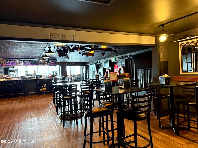453 E Pioneer Ave, Homer, AK à vendre - Photo de l’immeuble – Image 3 sur 19
