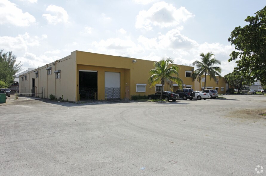 7525-7575 NW 74th Ave, Medley, FL à louer - Photo de l’immeuble – Image 2 sur 9