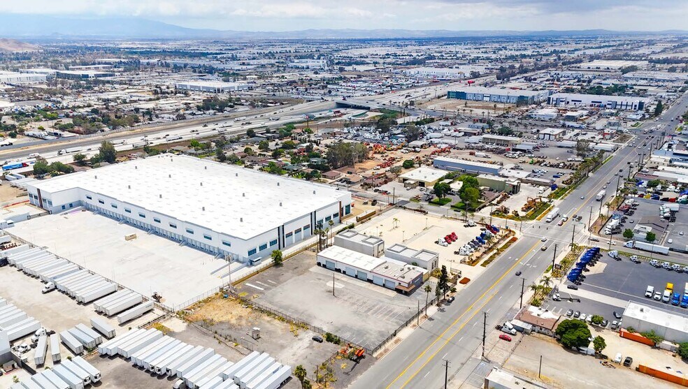 14765 Valley Blvd, Fontana, CA à louer - Photo de l’immeuble – Image 1 sur 4