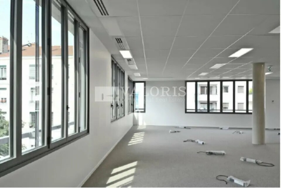 Local d’activités dans Villeurbanne à louer Photo de l’immeuble– Image 1 sur 18