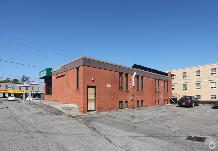 349 King St W, Oshawa, ON à vendre - Photo de l’immeuble – Image 2 sur 9