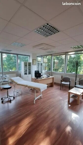 Bureau dans Besançon à vendre - Photo de l’immeuble – Image 2 sur 5