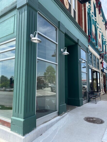 63 E Clinton St, Frankfort, IN à louer - Photo de l’immeuble – Image 3 sur 17