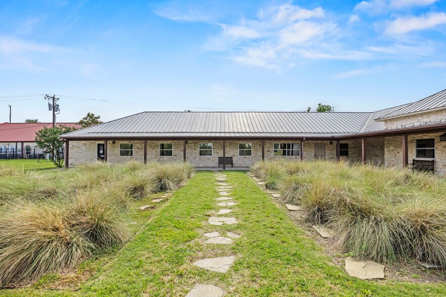 610 N Town East Blvd, Mesquite, TX à vendre - Photo de l’immeuble – Image 2 sur 18