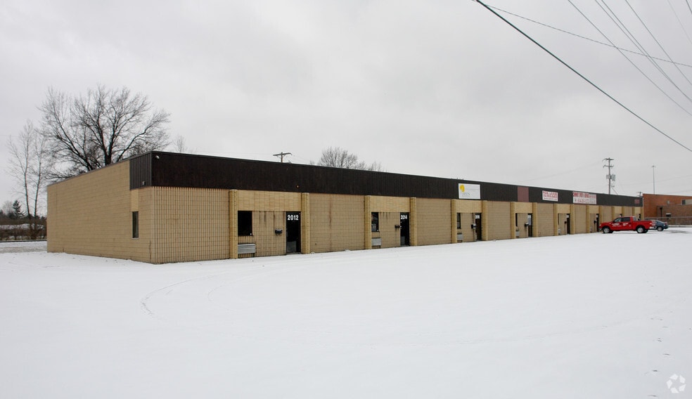2012-2026 Zettler Rd, Columbus, OH à louer - Photo principale – Image 2 sur 3