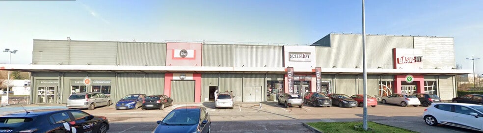 Local commercial dans Arçonnay à louer - Photo de l’immeuble – Image 2 sur 5